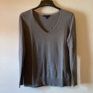 Banana Republic Gray V Neck Sweater Size M